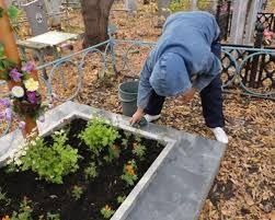 Уборка могил, покраска оград,уход  возложение цветов. Таировское