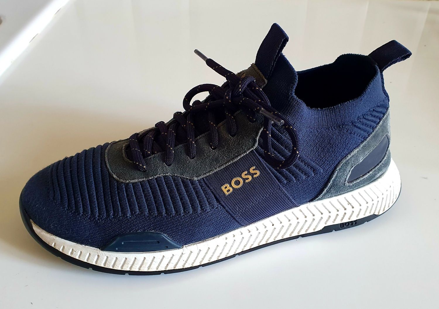 HUGO BOSS roz. 42 skóra zamszowa high sneakers