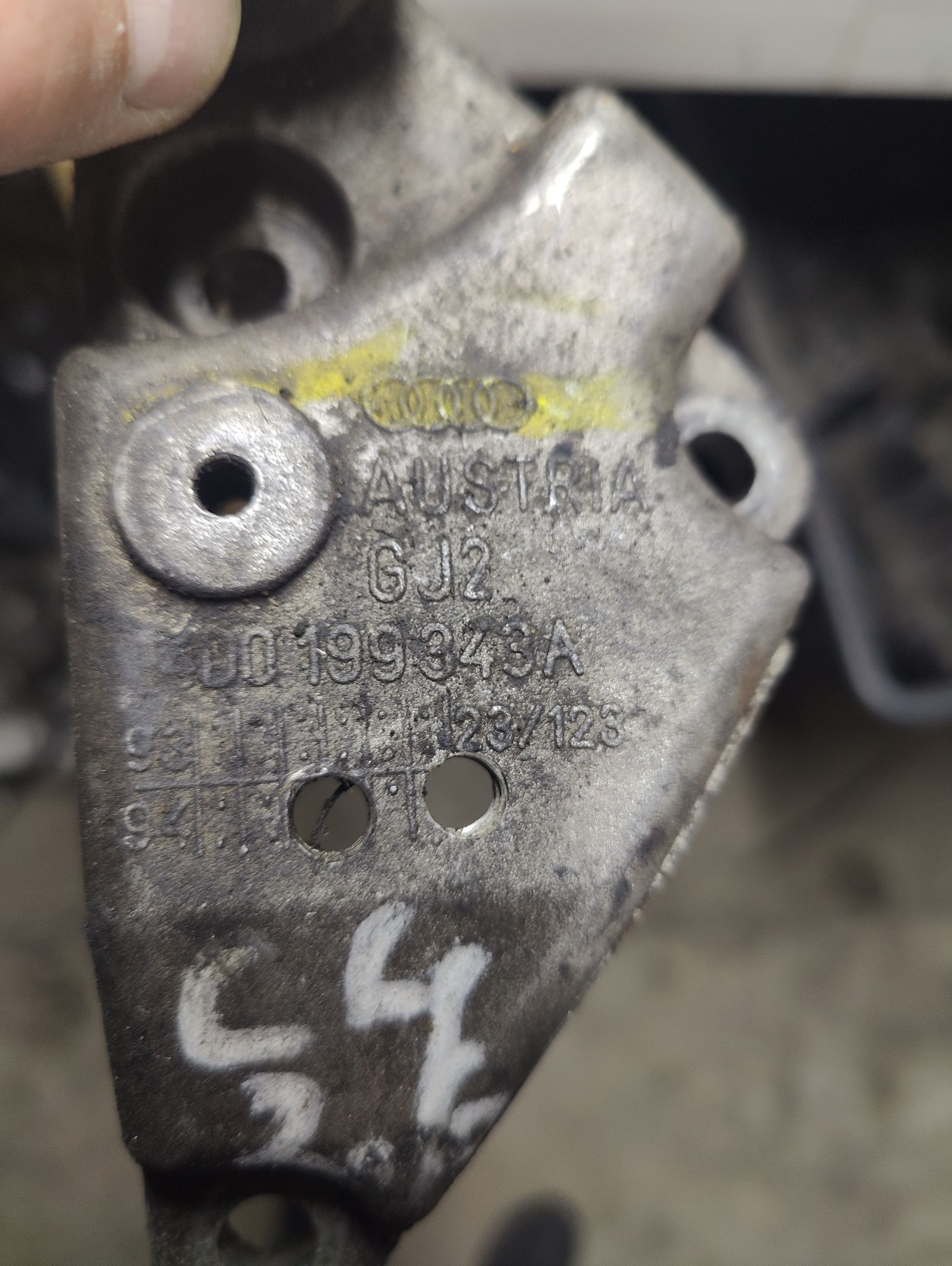 Audi A6 C4 2.6 łapa poduszka silnika