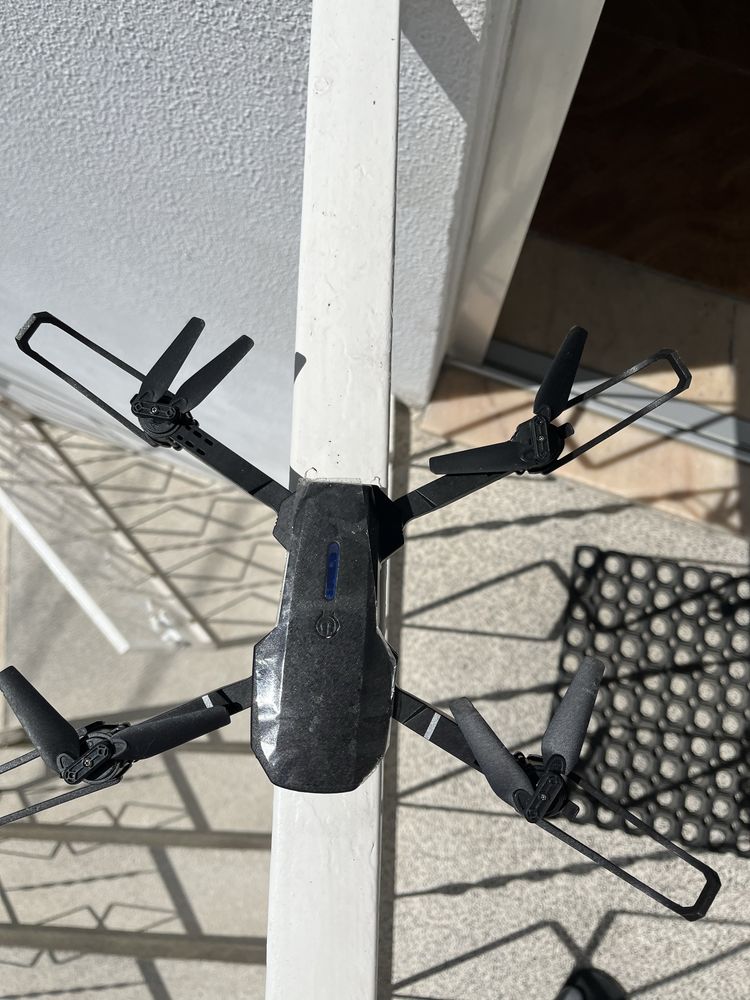 Drone e88 c/ camera