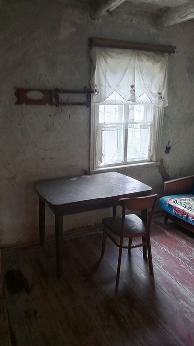 продам не дорого хату в селі шпендівка з великою ділянкою землі