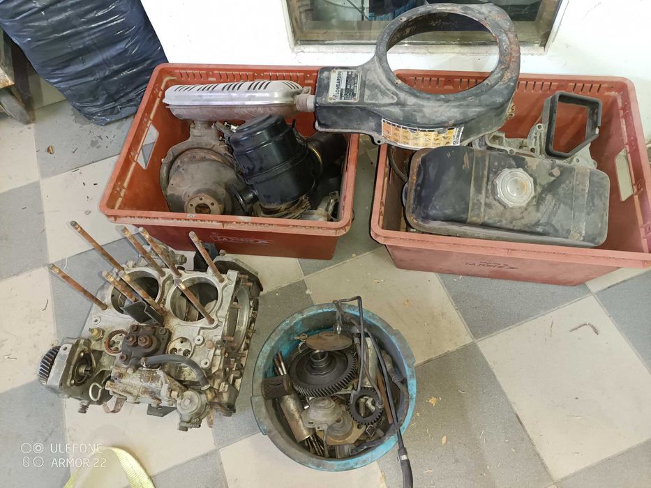 tractor FERRARI T93 com motor  para ser reconstruído