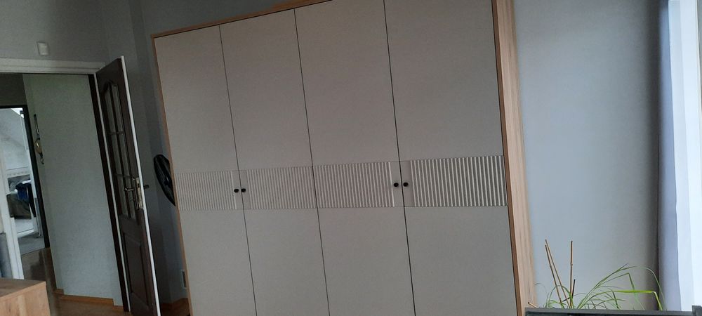 Szafa ubraniowa 4 drzwiowa Agata meble seria Rankin + 2 półki