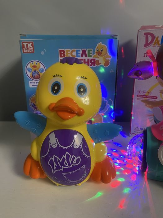 Іграшки дитячі танцювальні та співальні