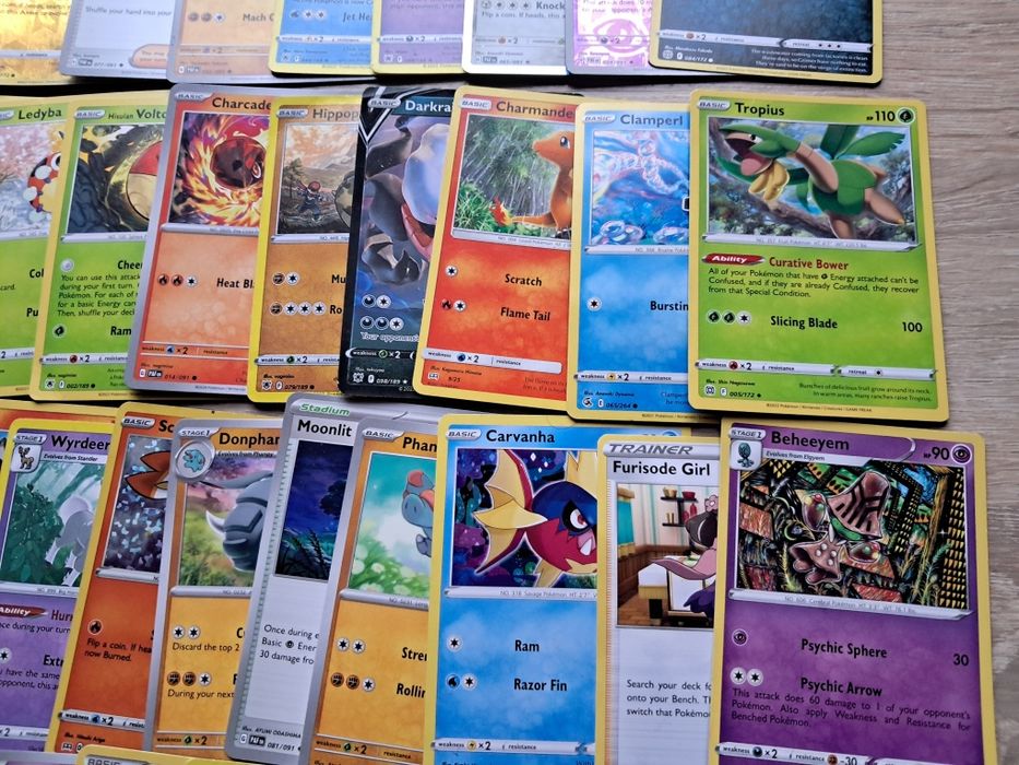 Sprzedam 62 karty Pokemon.