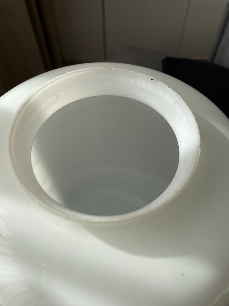 Prl 60 lata mleczno bialy duzy klosz do lampy