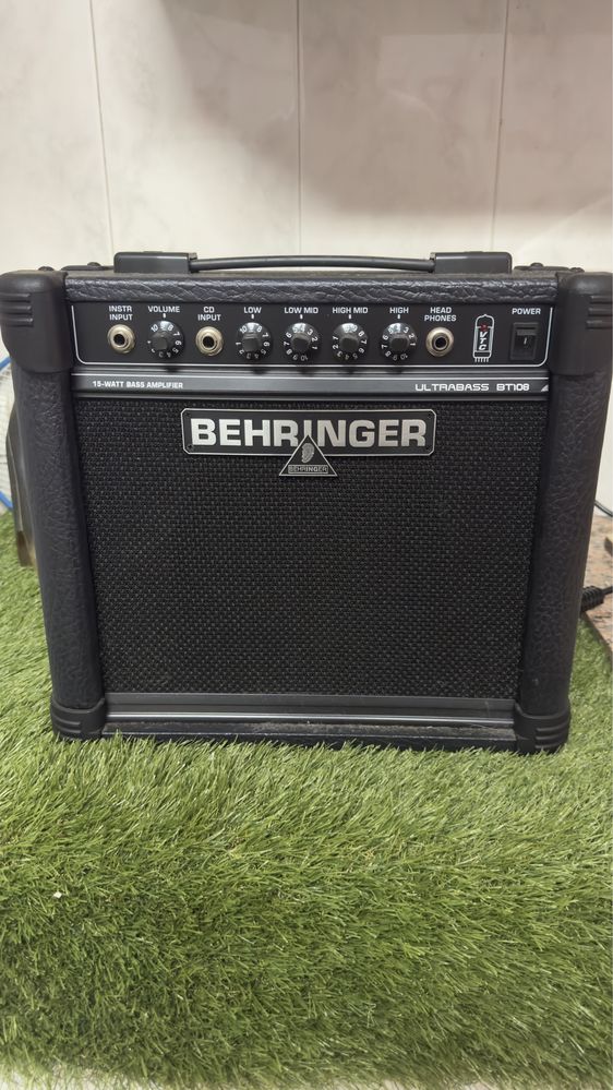 Amplificador BEHRINGER