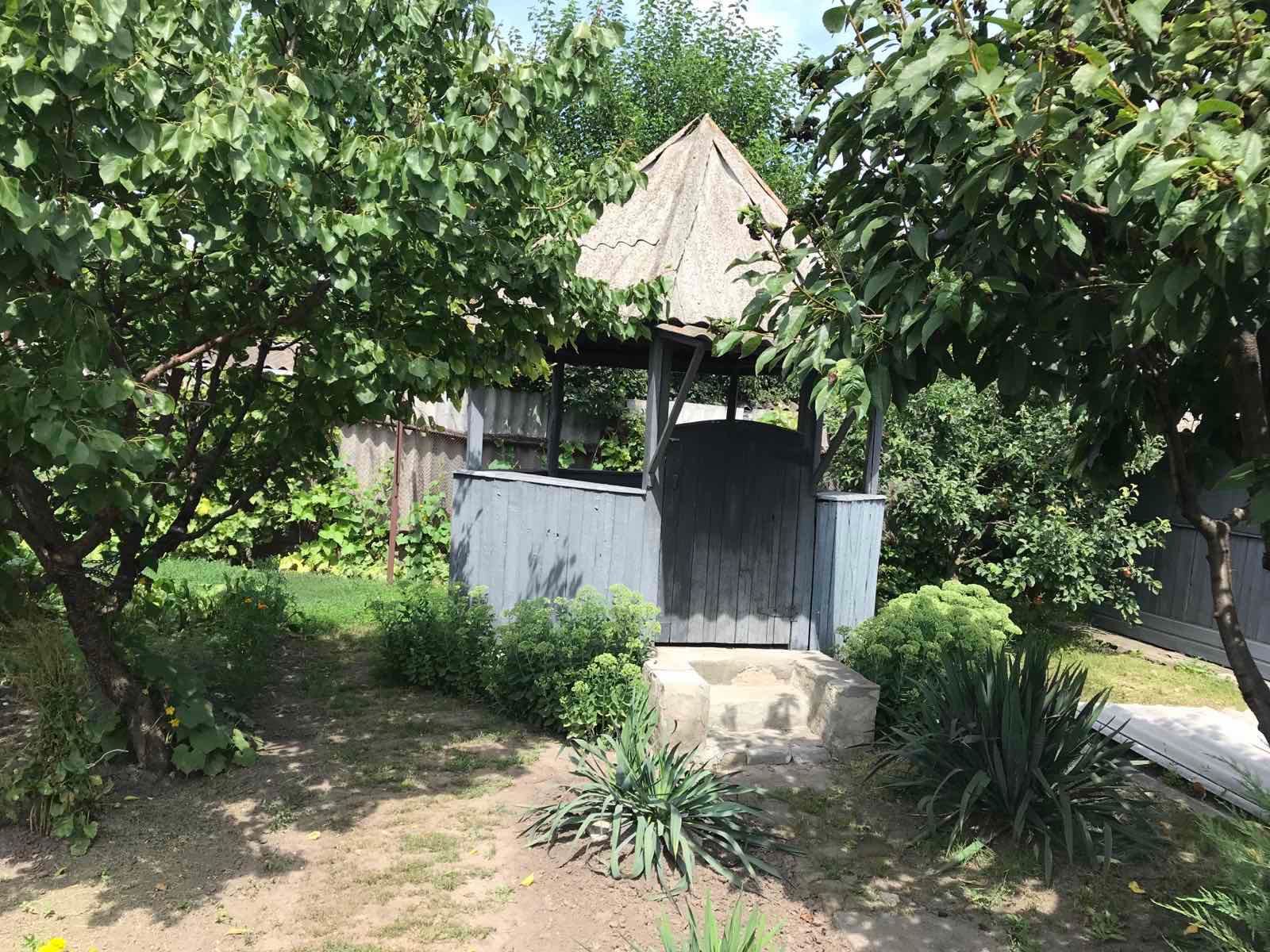 Продам будинок з гарним двором