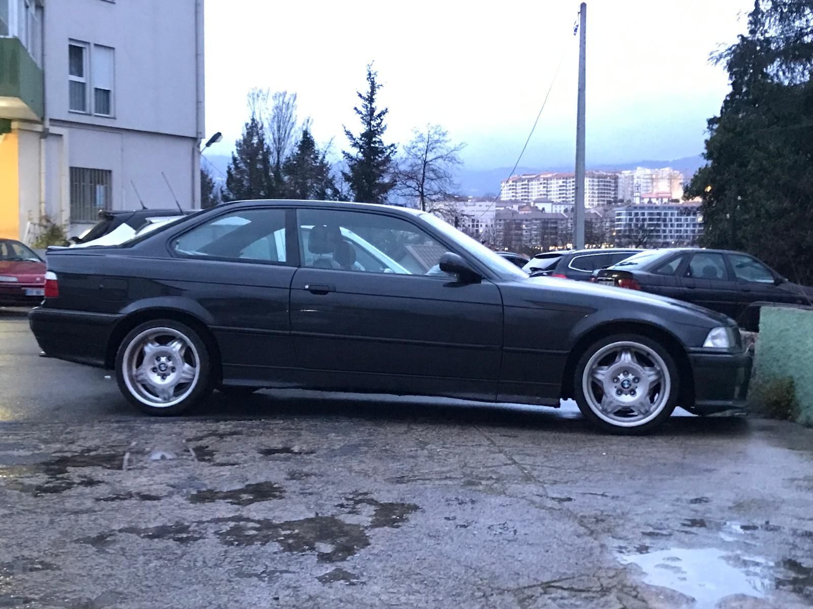 BMW e36 325i coupé livrete