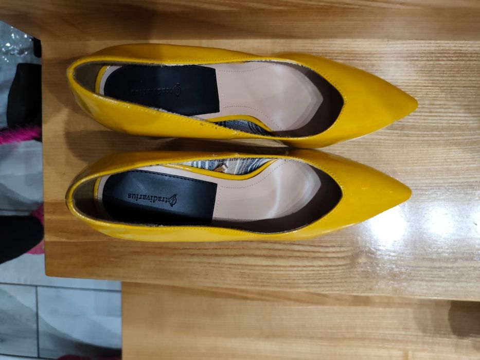 Buty Rozmiar 40. Obcas 9 cm. Nowe tylko przymierzone.