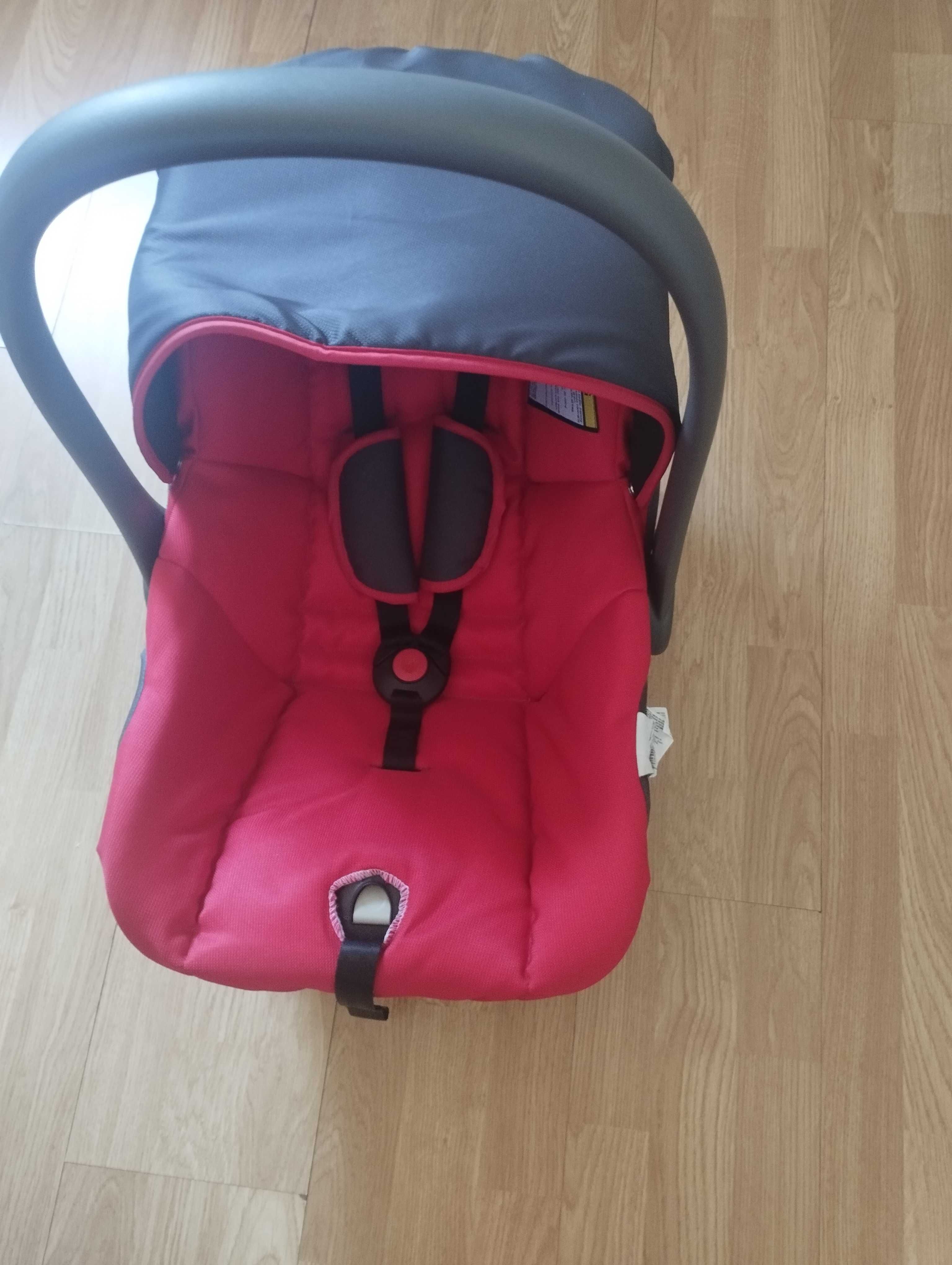 Vende-se trio de carrinho de bebe  da marca Pré-natal muito conservado