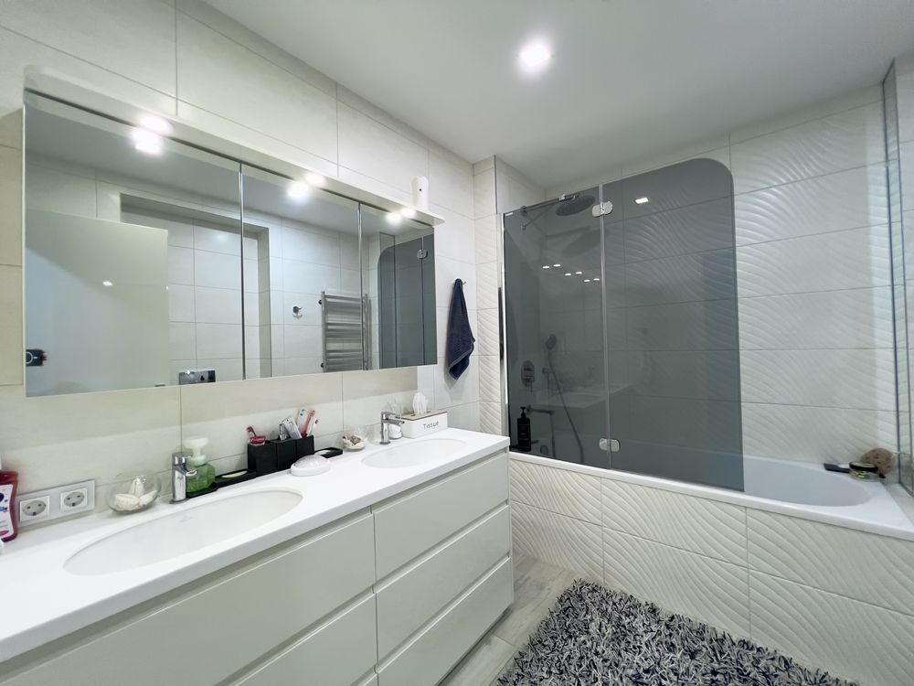 Продаж квартири в жк Жуковський 109 м2 3-х кімнатна