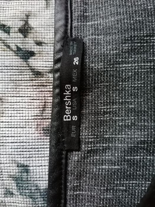 Mini saia da marca Bershka