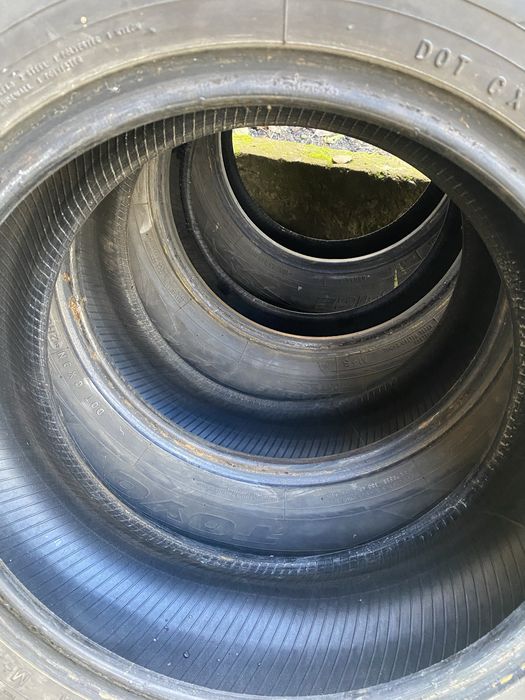 Продам комплект зимней резини TOYO  195/65 R15(без дисков)