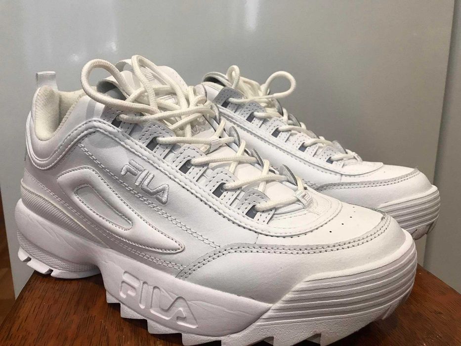 продам чоловічі кросівки FILA
