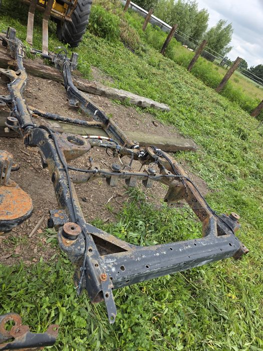 Nissan Patrol Y 60 tył ramy