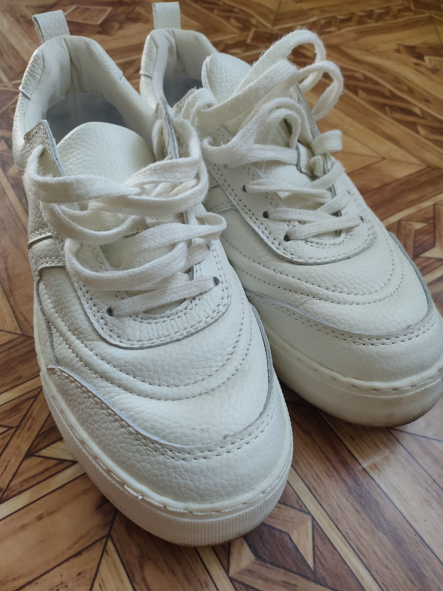 Шкіряні кросівки reserved 39рр 25.5см