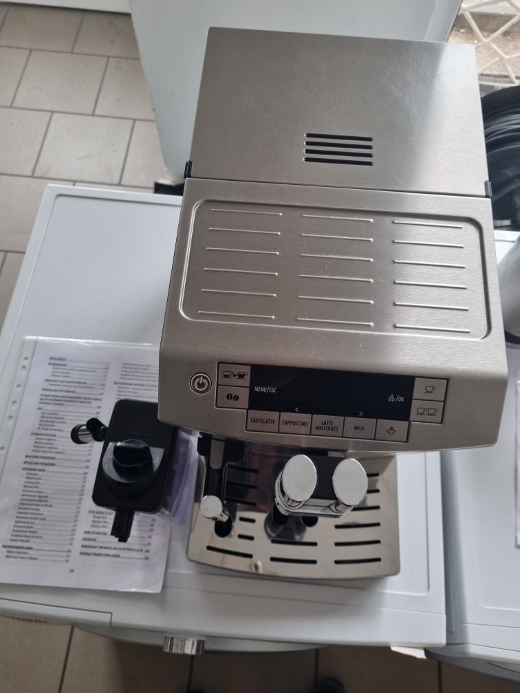 Ciśnieniowy ekspres do kawy Delonghi Primadonna S ze spieniaczem