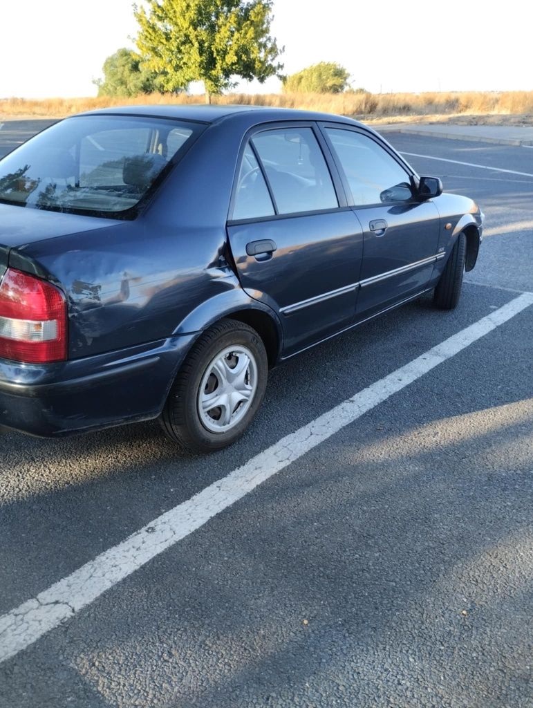Mazda 323 ano 2000