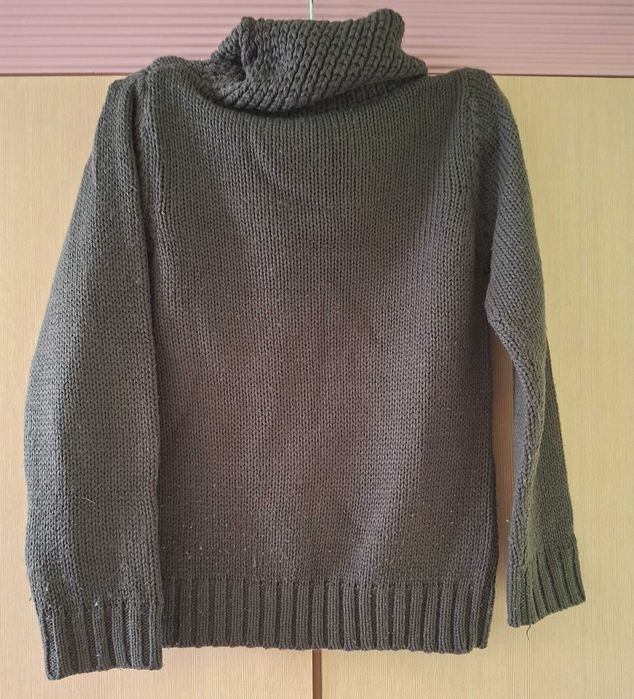 Dziewczęcy sweterek z kołnierzem - 122