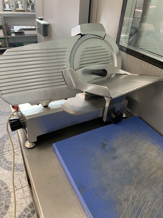 Maquina de cortar charcuraria