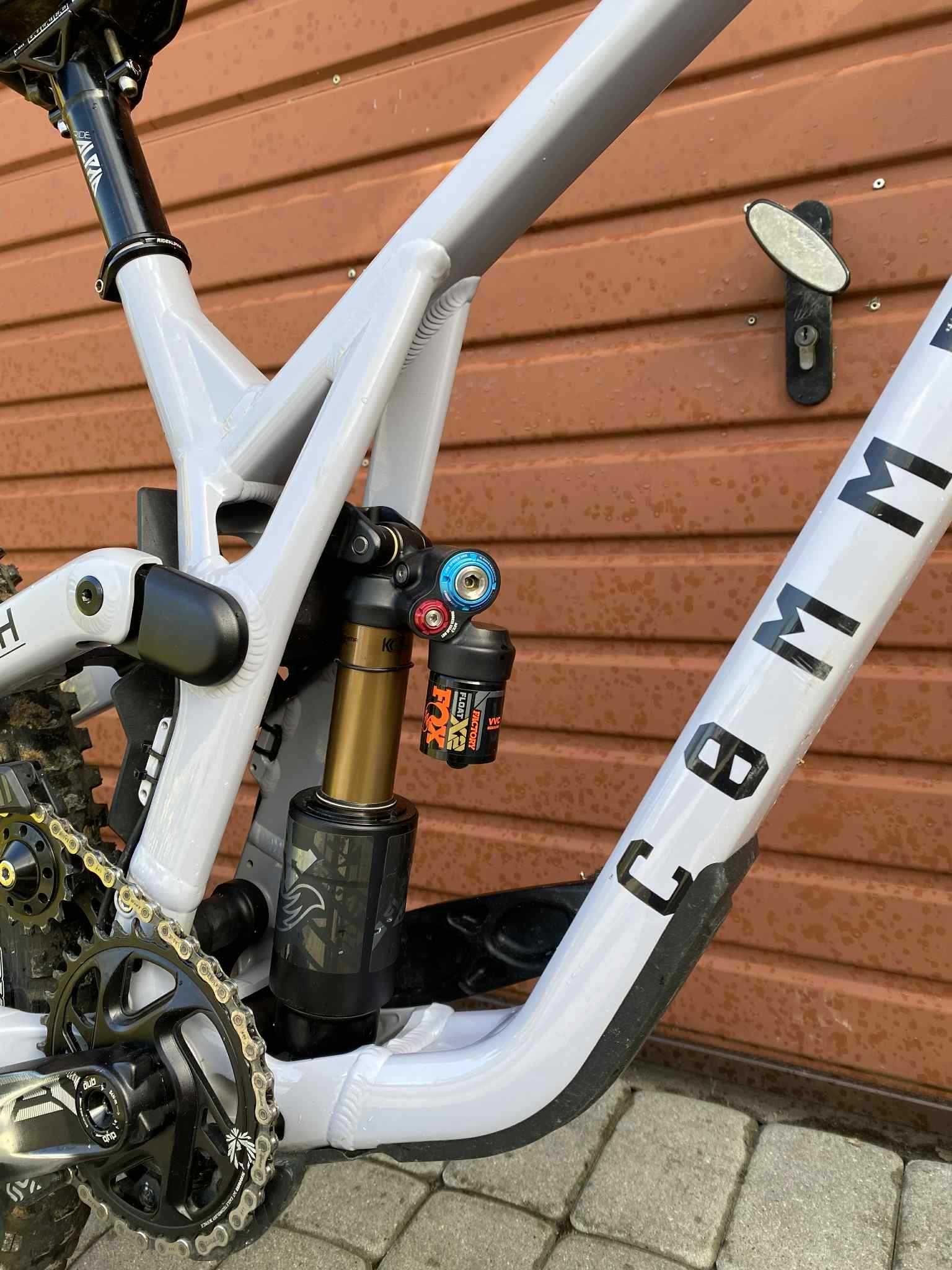 Commencal supreme v5 L