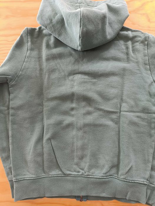 2 casacos e 1 camisola de rapaz. Benetton. 6/7-9/10 anos.