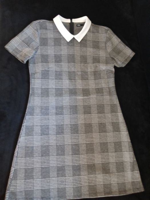 Sukienka kratka Sinsay z białym kołnierzykiem Roz M Cena 12zl