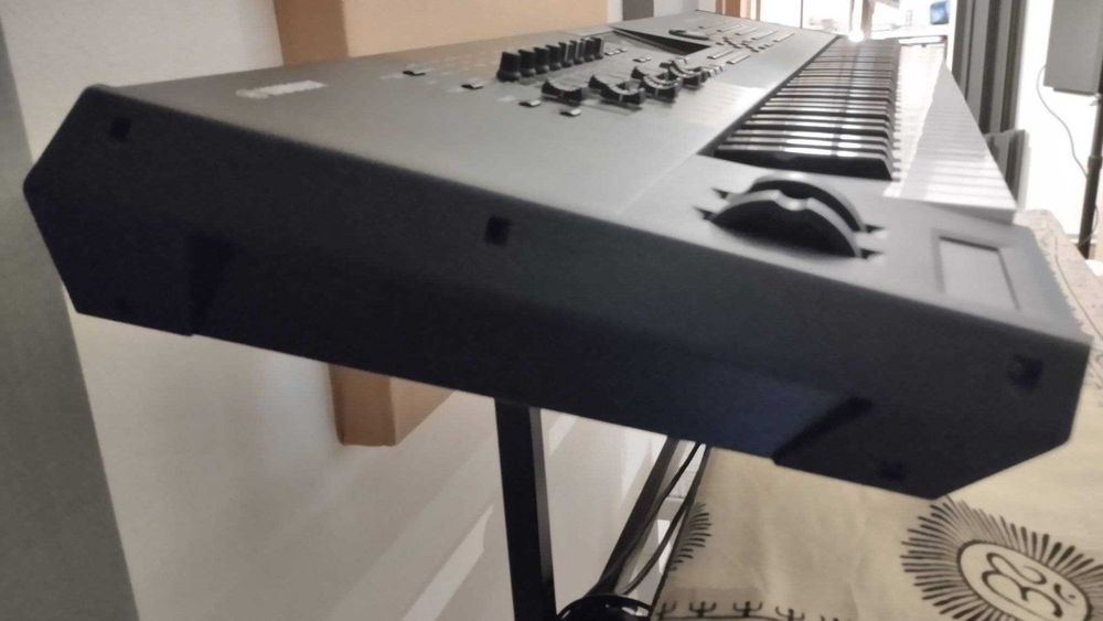 Yamaha Motif XF7 (Flash 1 Gb + Case)