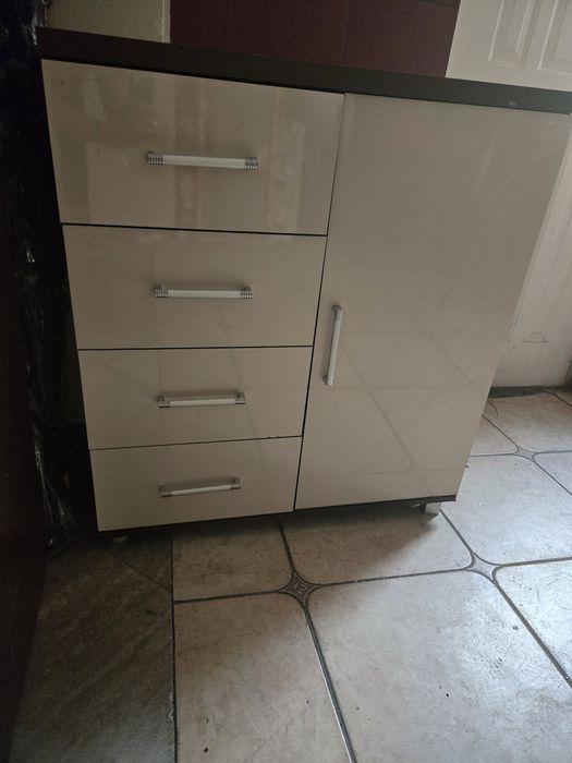 Komoda Bodzio biały połysk boki wenge