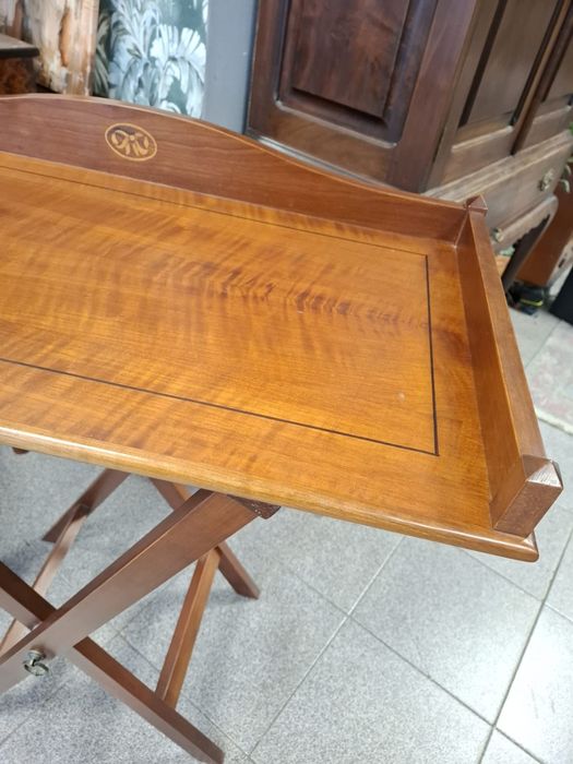 Mesinha de Apoio com Tabuleiro Removível