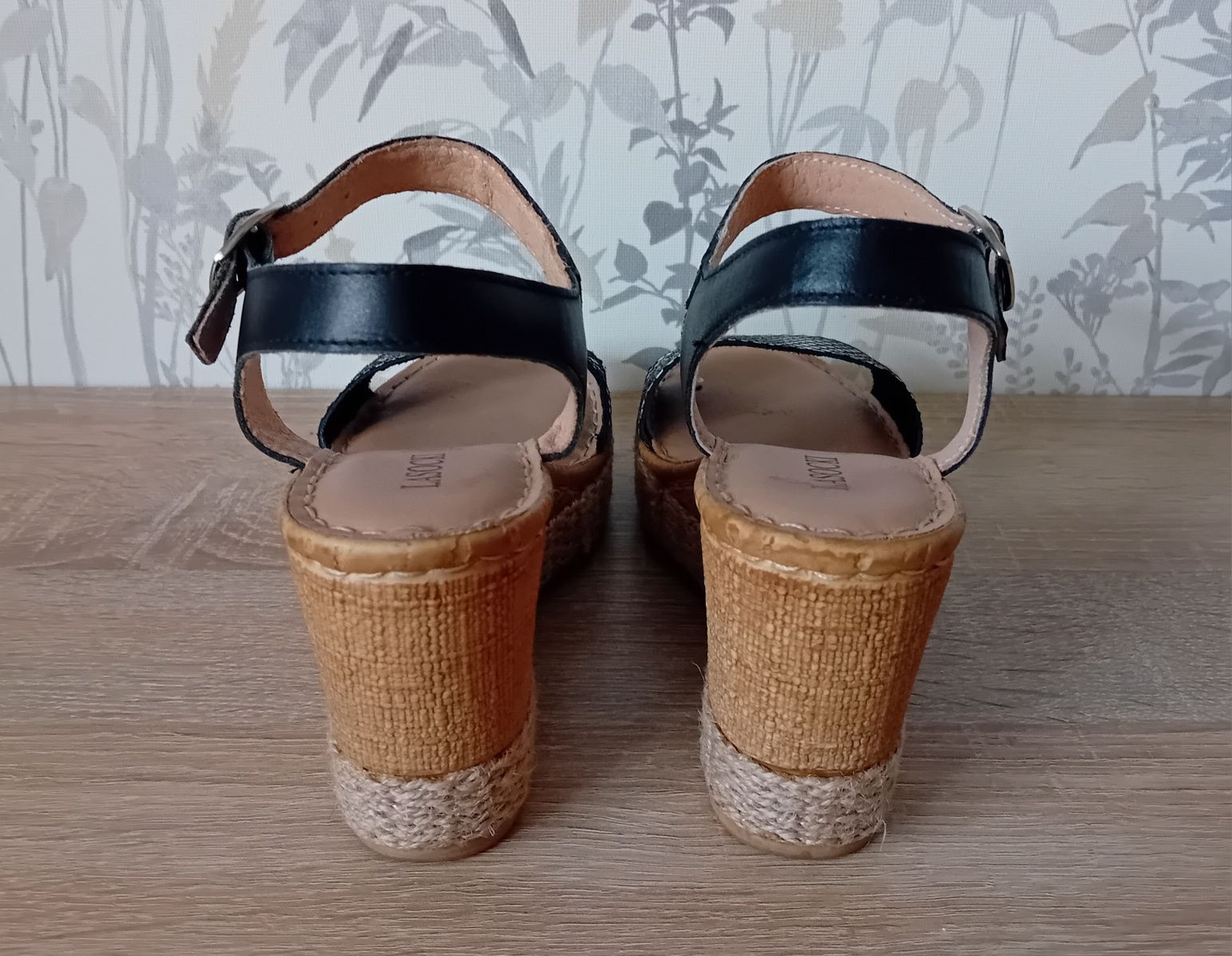 Lasocki sandały na koturnie czarne r. 36
