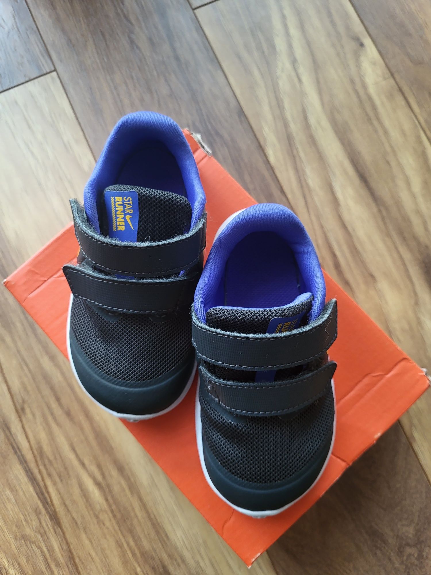 Buty sportowe, dziecięce NIKE RUNNER r. 22