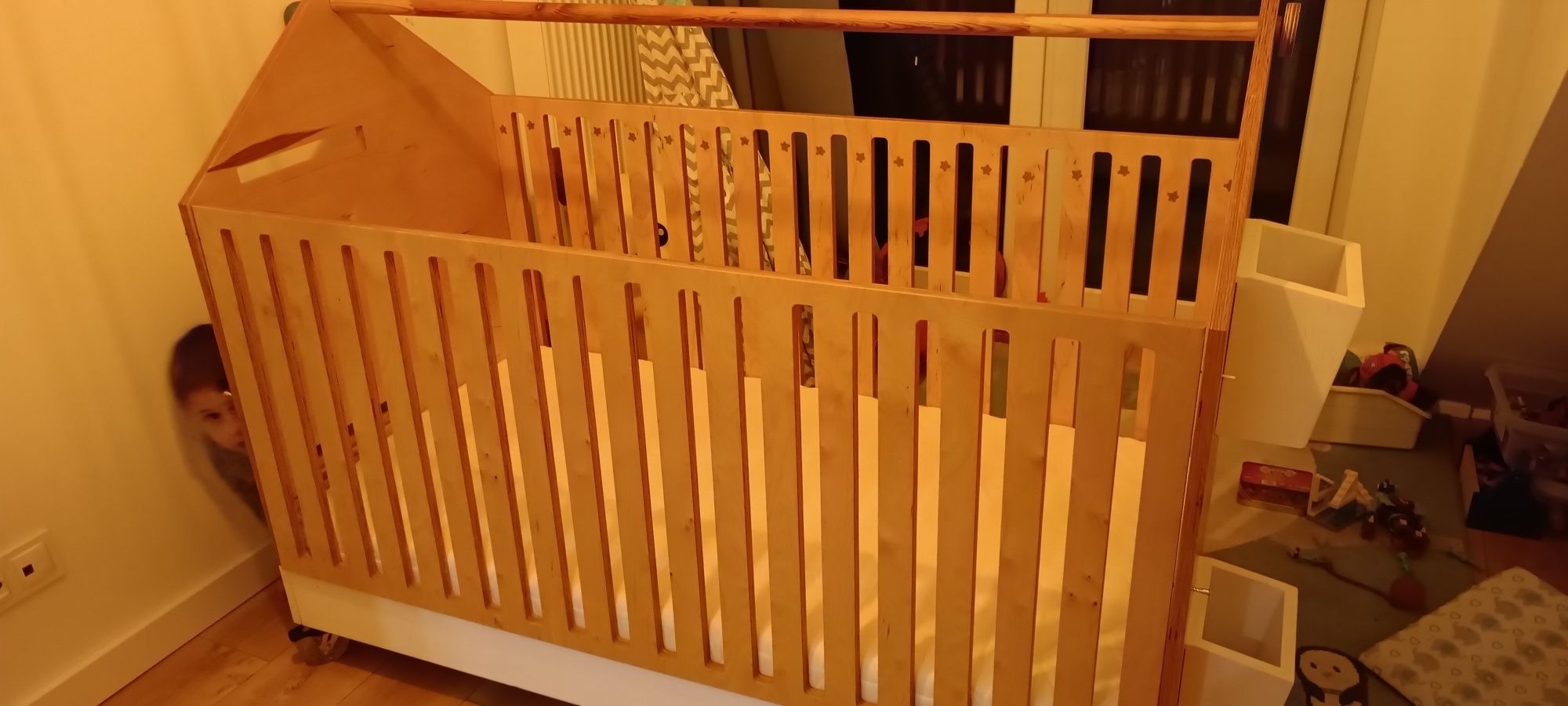 Drewniane łózeczko od niemowlaka do przedszkolaka