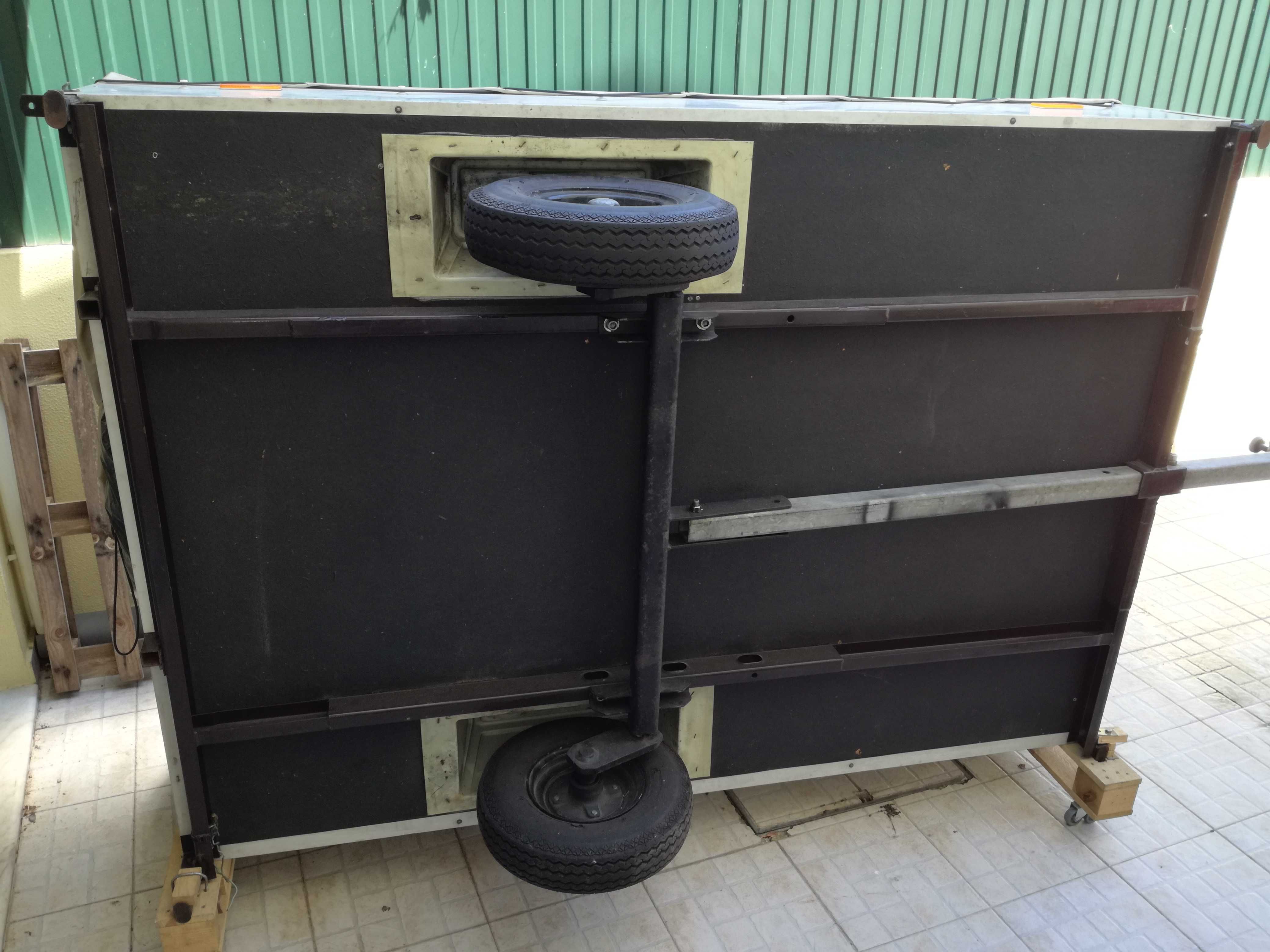 Auto-tenda com cozinha