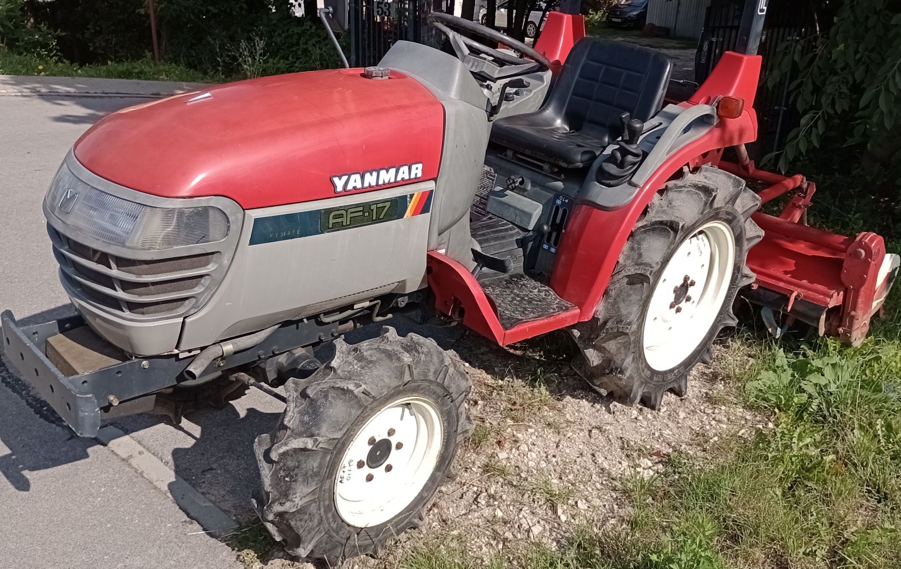 Ciągnik mini traktor ogrodniczy Yanmar+glebogryzarka(kubota)