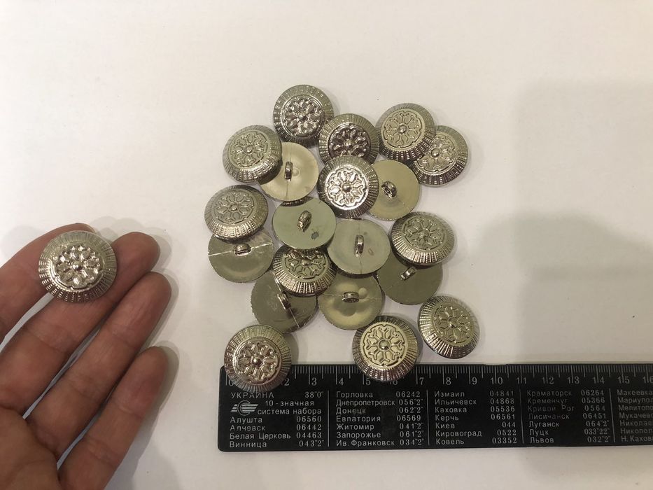 Пластмассовые пуговицы