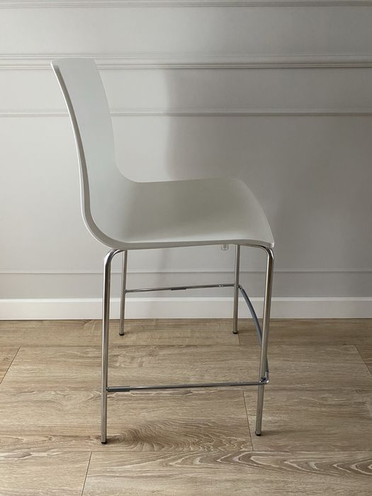 Krzesło hoker biakłe , cena za 3 sztuki