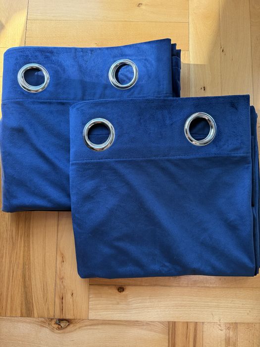 Dwie granatowe zaslony (+gratis) na przelotkach/kołach 140x250cm welwe