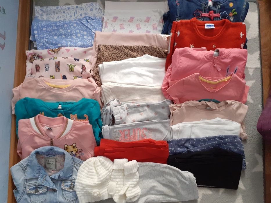 Ubranka dla dziewczynki 98-104 cm.