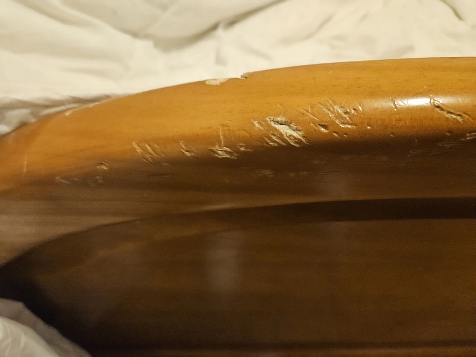 Cama de madeira cerejeira com  3 anos