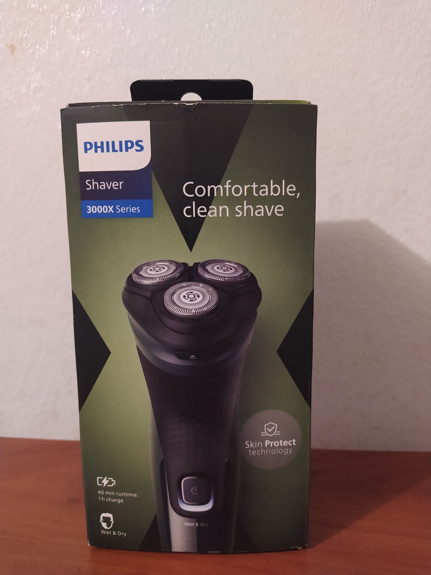 НОВА Бритва Philips X3002/00