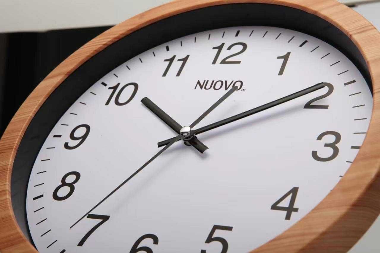NUOVO drewniany okrągły zegar ścienny Cichy 26 CM