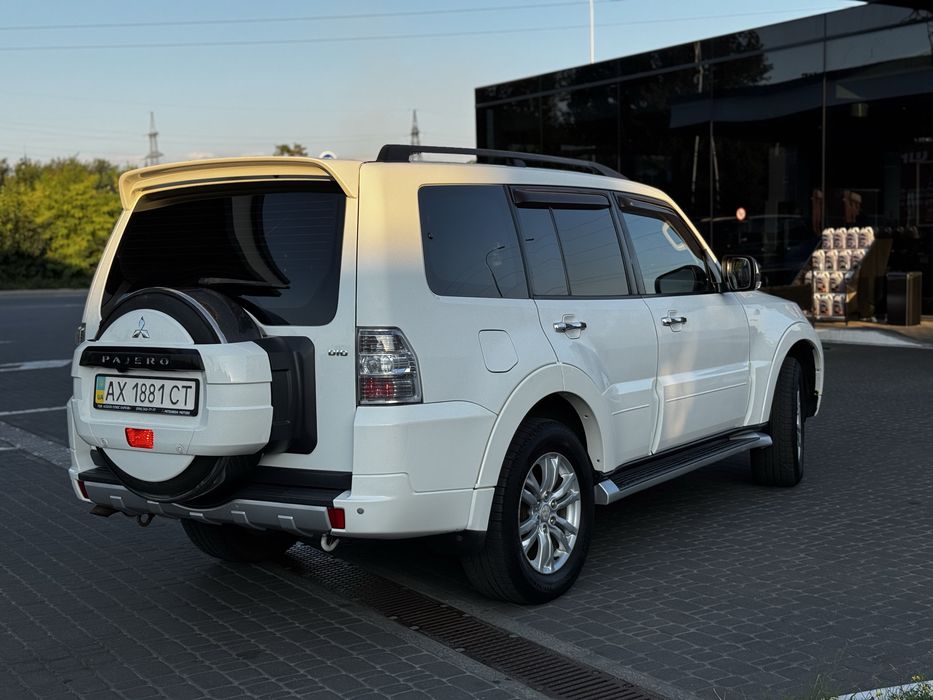 MITSUBISHI Pajero 2012 3.2 дизель 1 хозяин