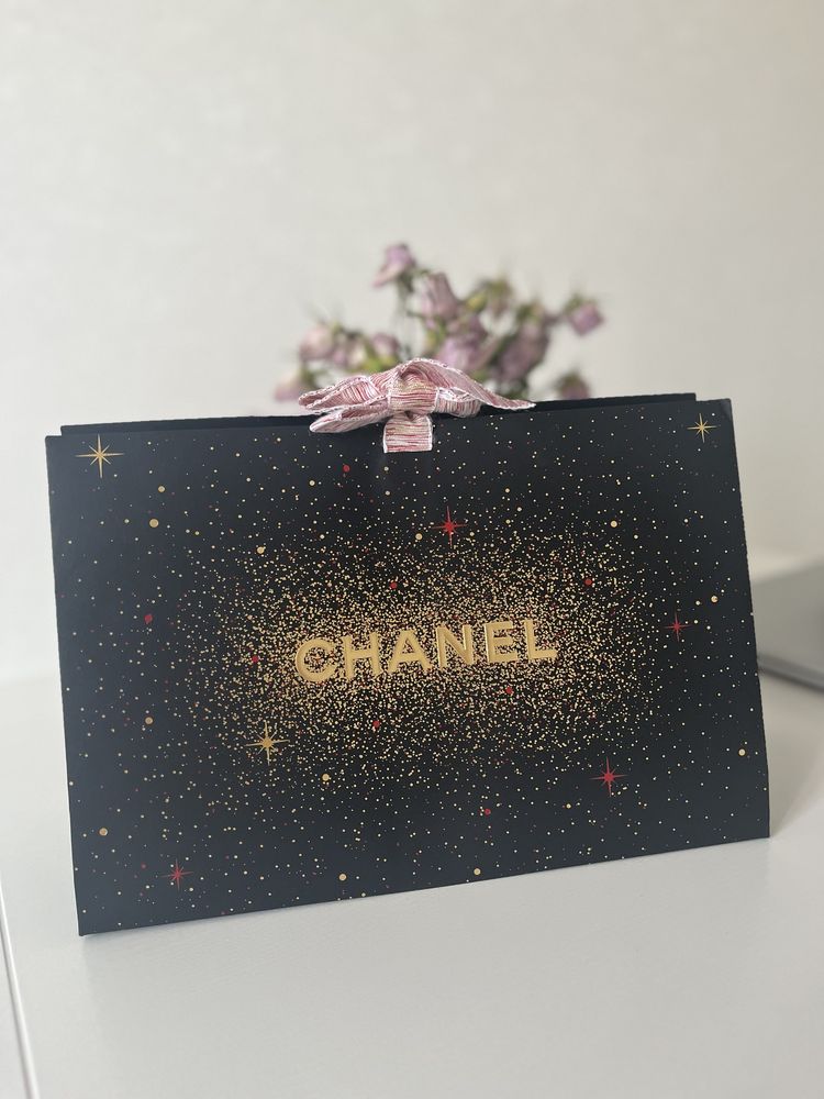 Пакети Chanel з камелією