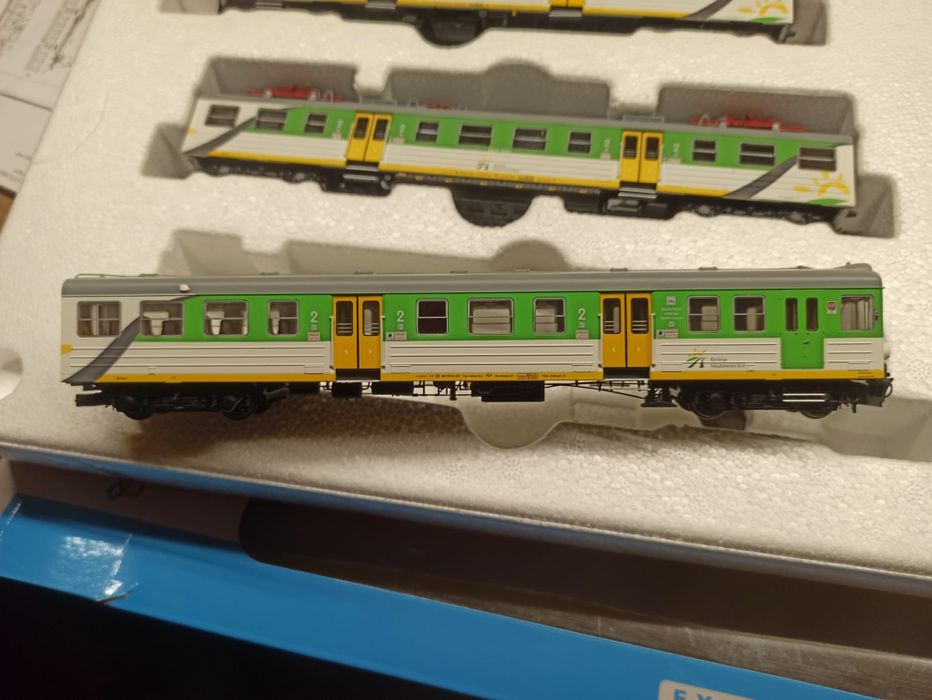 Elektryczny zespół trakcyjny EN57-935 PKP  Koleje Mazowieckie  51460