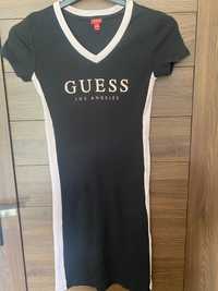 Sukienka sportowa prążkowana Guess