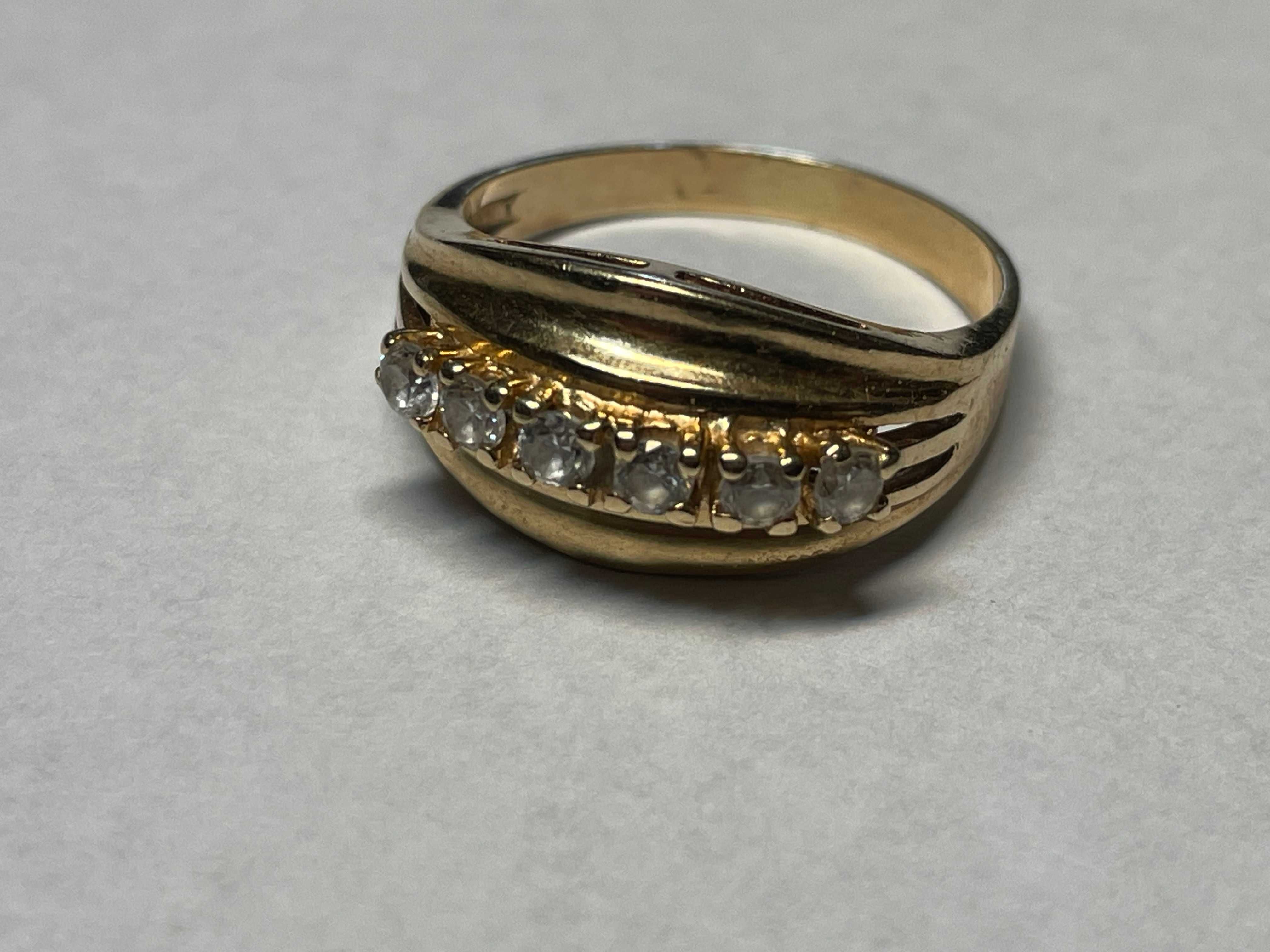 Złoty pierścionek z cyrkoniami 14kt (583) 3,39 gram rozmiar 14