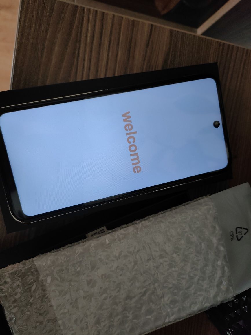 Smartfon 9 pro złoty
