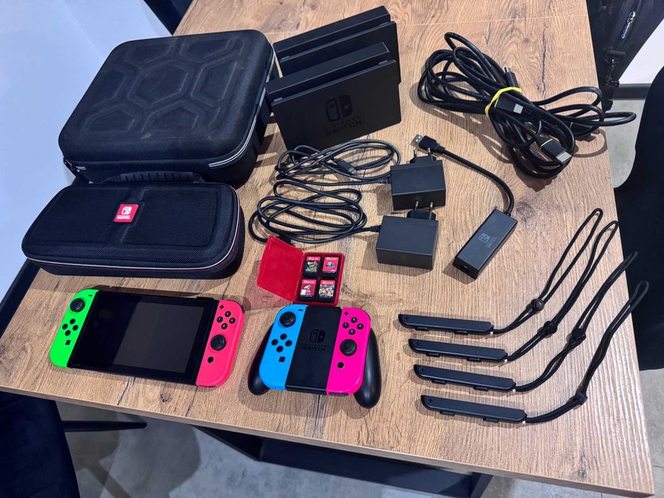 Konsola Nintendo Switch rozbudowany zestaw XXL 4x JoyCony + 4 gry